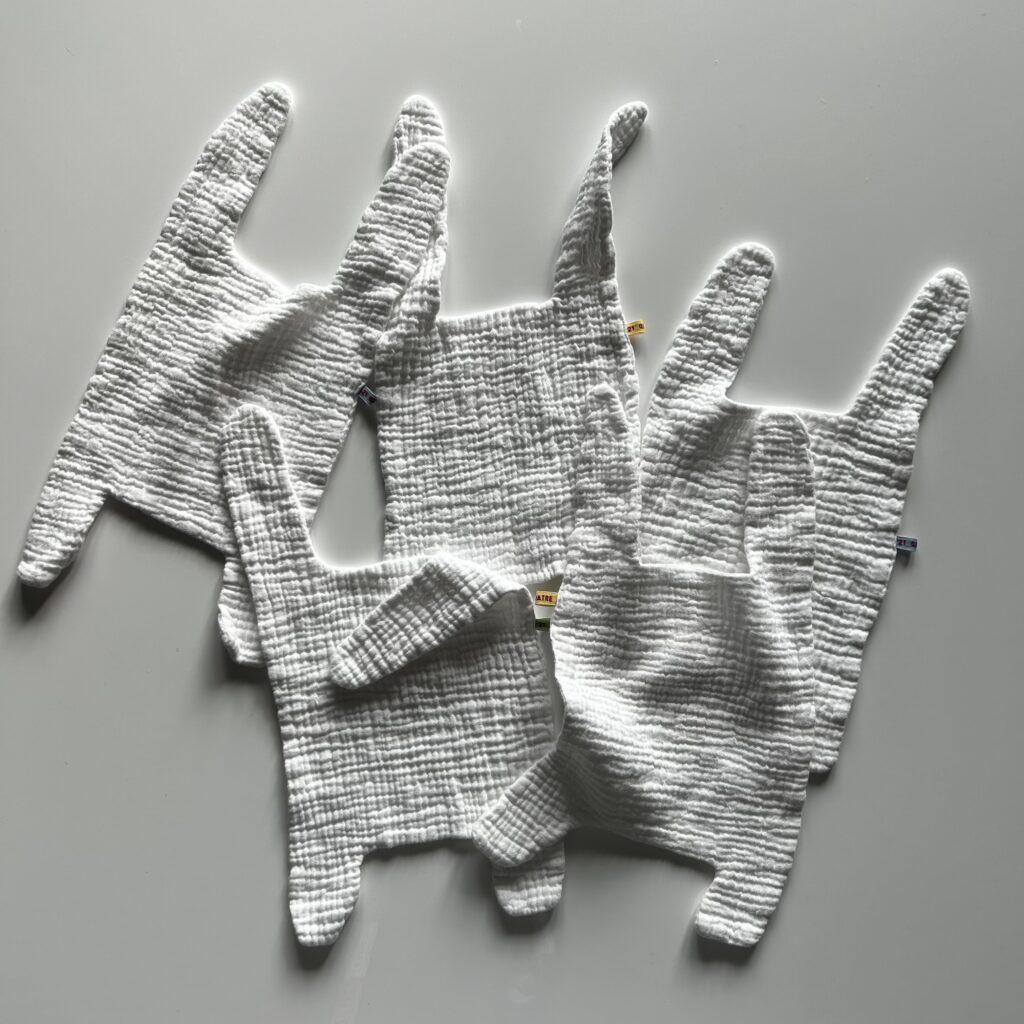 Doudou en forme de lapin en gaze de coton blanc